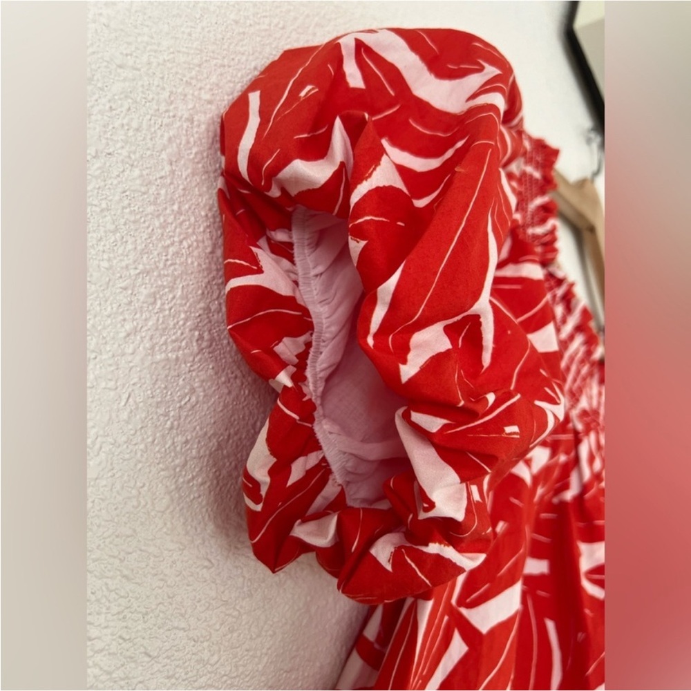 Anthropologie Whit Two Off The Shoulder Red & White Banana Leaf Pattern - Picture 6 of 9